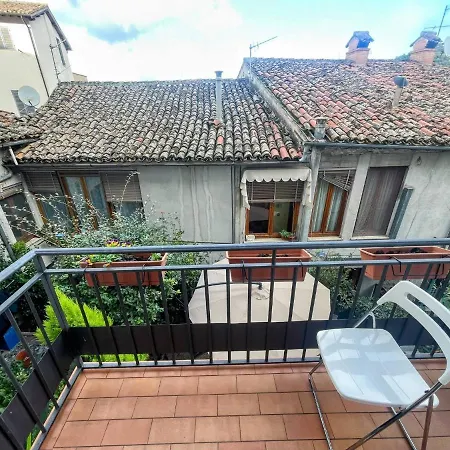 A1 - No Car Required Centrally Located - Sleeps 46 * Spoleto