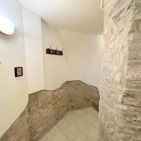 A1 - No Car Required Centrally Located - Sleeps 46 斯波莱托
