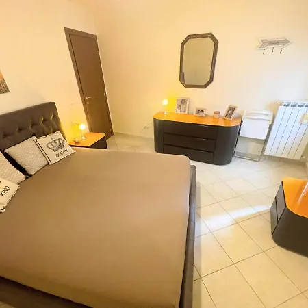 A1 - No Car Required Centrally Located - Sleeps 46