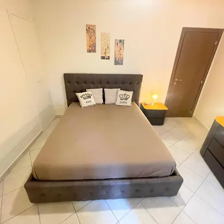 A1 - No Car Required Centrally Located - Sleeps 46 公寓 *