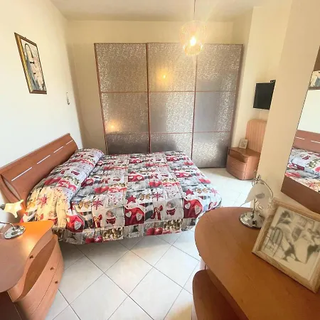 A1 - No Car Required Centrally Located - Sleeps 46