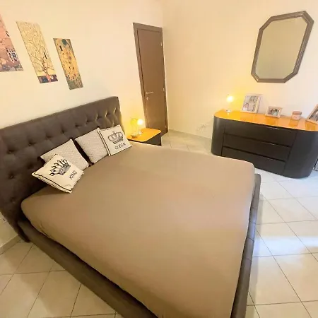 Lägenhet A1 - No Car Required Centrally Located - Sleeps 46 *
