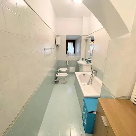 A1 - No Car Required Centrally Located - Sleeps 46